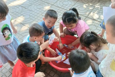 HOẠT ĐỘNG NGOÀI TRỜI – SÂN CHƠI BỔ ÍCH CHO TRẺ MẦM NON