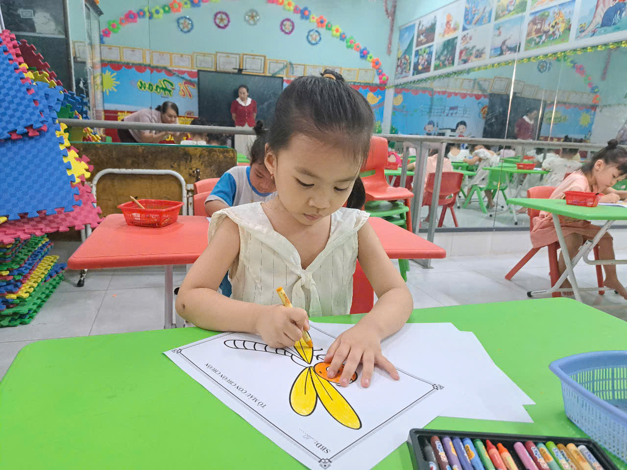 TRƯỜNG MẪU GIÁO HOA HỒNG TỔ CHỨC HỘI THI “BÉ KHÉO TAY” NĂM HỌC 2024 – 2025 TRƯỜNG MẪU GIÁO HOA HỒNG TỔ CHỨC HỘI THI “BÉ KHÉO TAY” NĂM HỌC 2024 – 2025